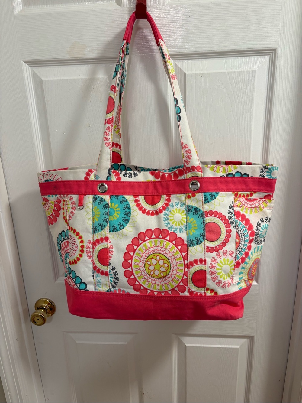 Thirty-One Gifts Easy Breezy Tote in the Citrus Medallion pattern